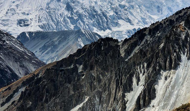 Марсианские пейзажи на треккинге вокруг Аннапурны