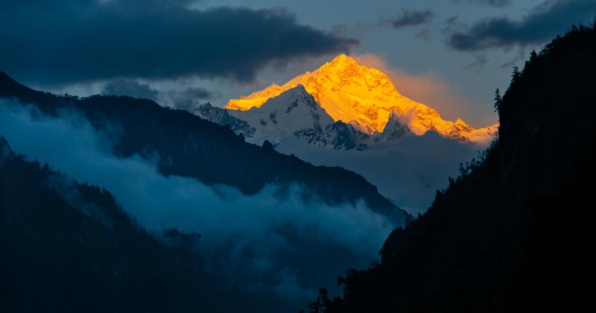 Закат на треке вокруг Аннапурны