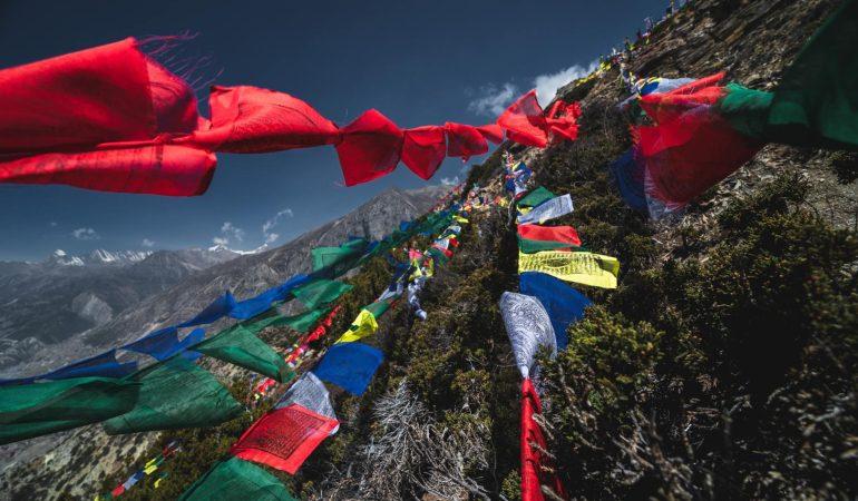 Буддистские флаги в Муктинатхе