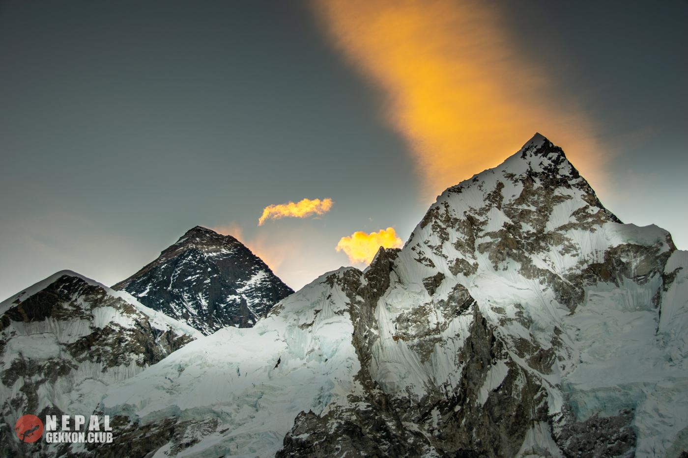 Эверест на закате - вид с горы Кала Патар