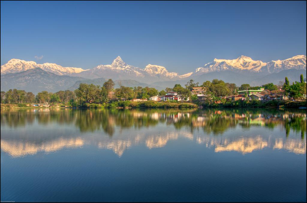 Озеро Фева в Покхаре - Вид на Аннапурну