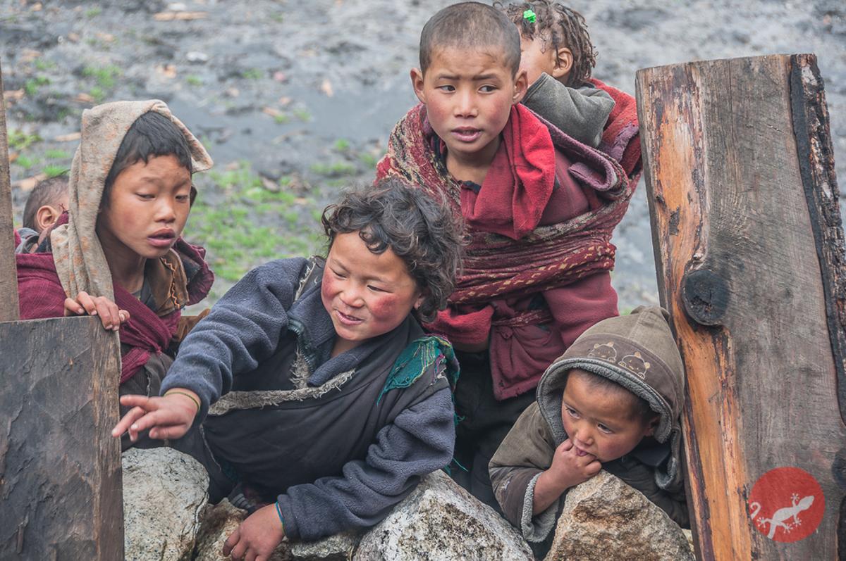 Непальские дети горного района Манаслу