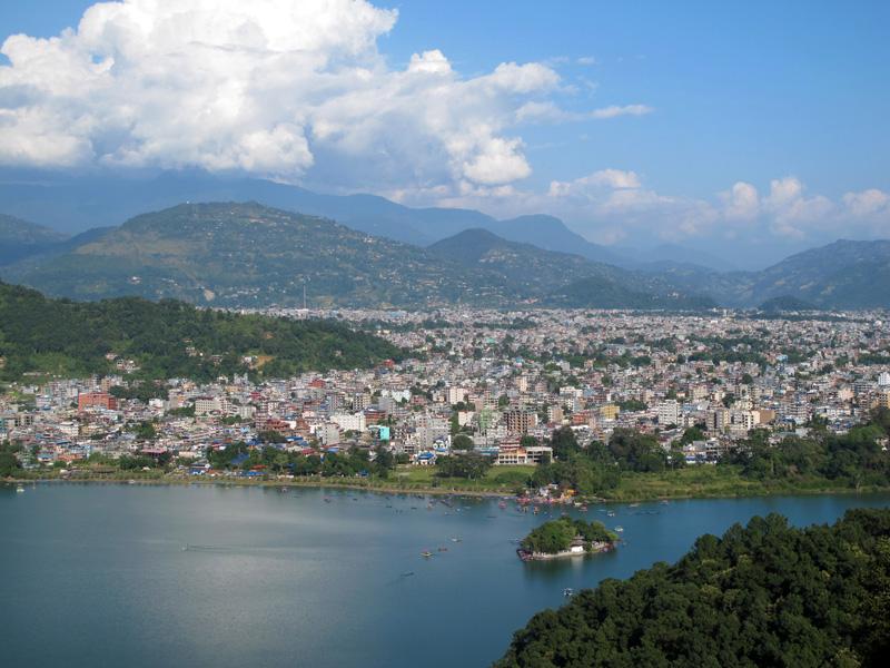 Покхара и озеро Фева - вид со ступы Мира