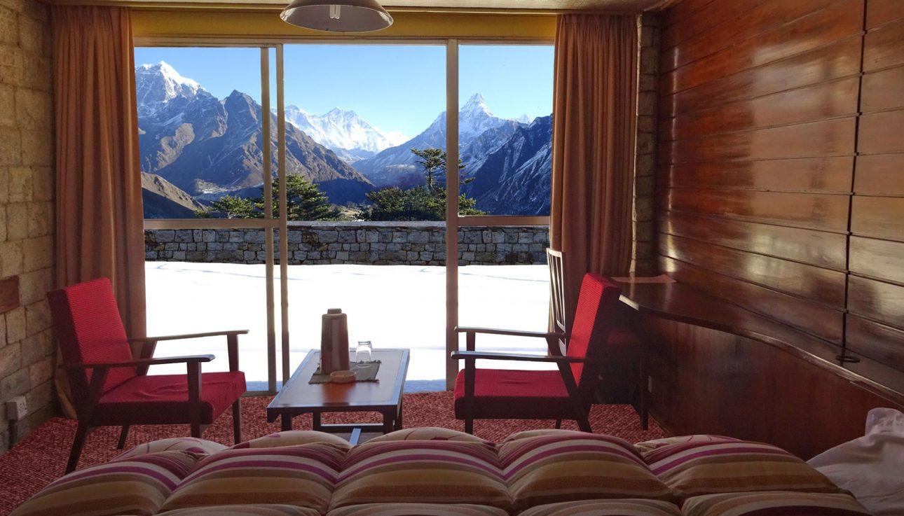 Вид на Эверест из коvнат Hotel Everet View