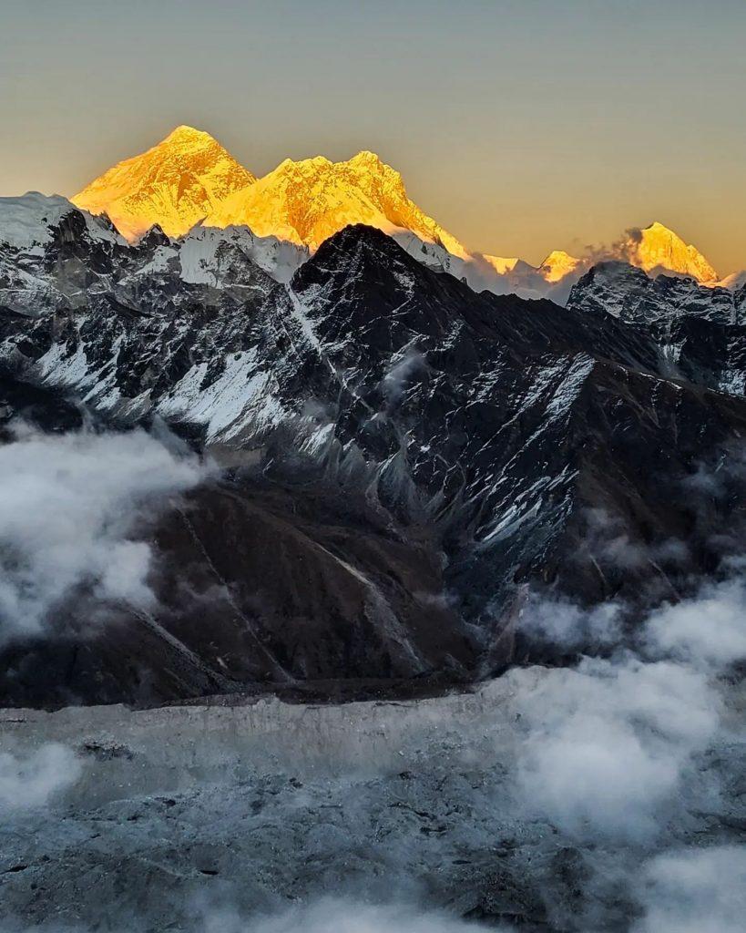 Эверест на закате с Гокио Ри