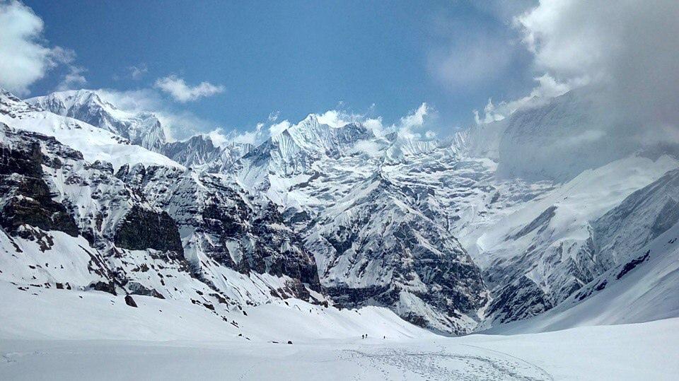 Панорама заснеженных Гималаев