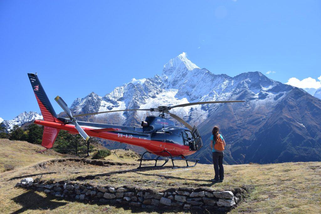 Тамсерку и вертолетный тур к Эвересту