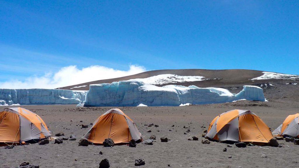 Палаточный лагерь в кратере Килиманджаро