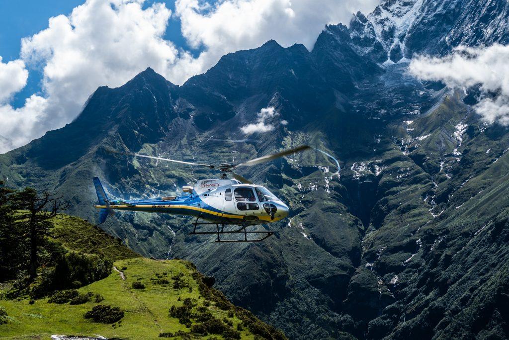 Полет на вертолете к Эвересту