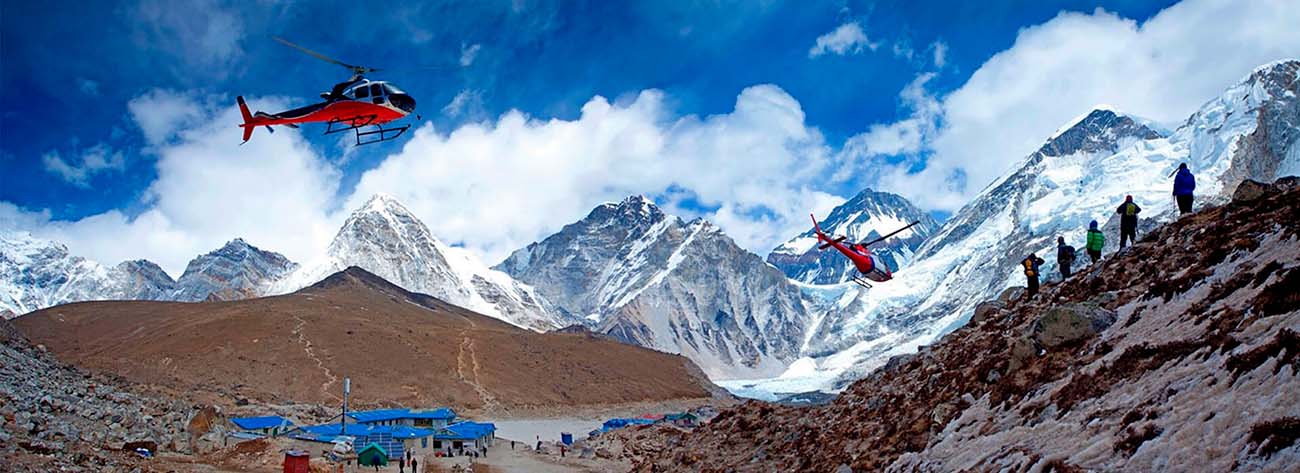 Вертолет у Кала Патар - тур к Эвересту