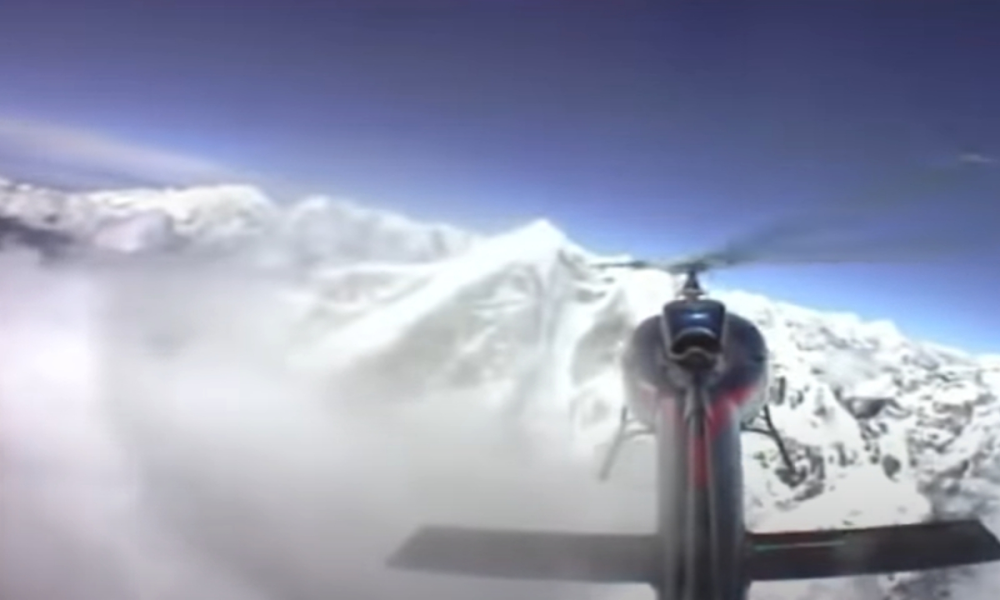 Вертолет на высоте выше 8000 метров
