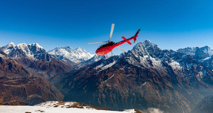 Полет на вертолете в базовый лагерь Эвереста