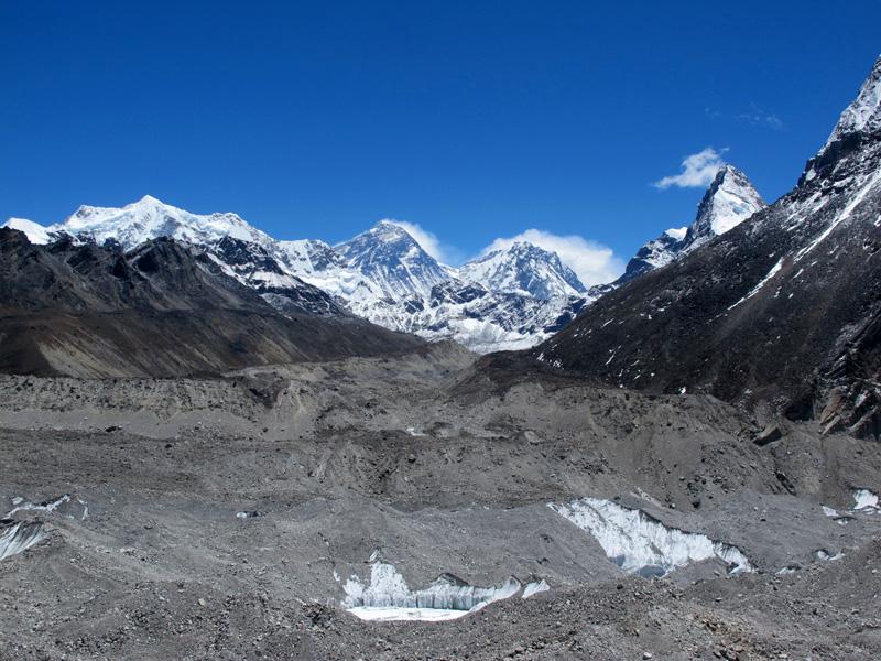 Эверест и ледник Нгозумба
