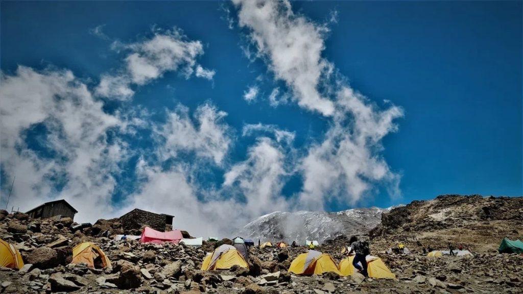 Barafu Camp ( лагерь Барафу )  высота 4670 м