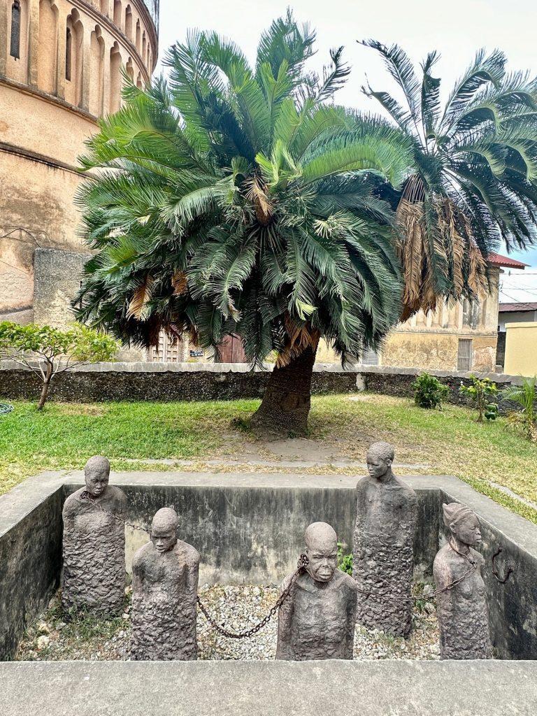 Памятник на рынке рабов - Занзибар