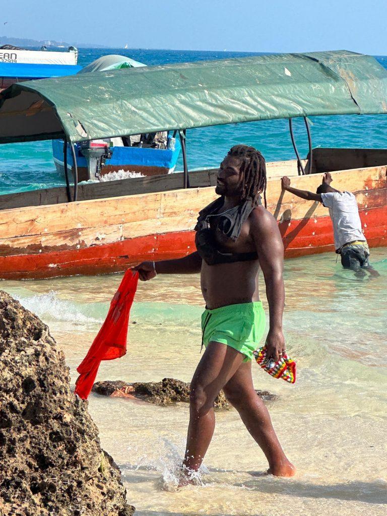 Сомалийский пират на Занзибаре