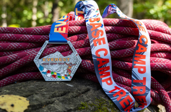 Медаль треккинга в базовый лагерь Эвереста