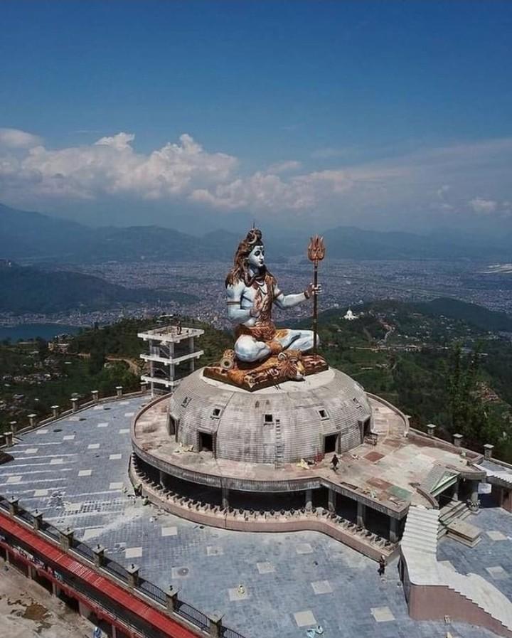 Статуя Шивы в Покхаре