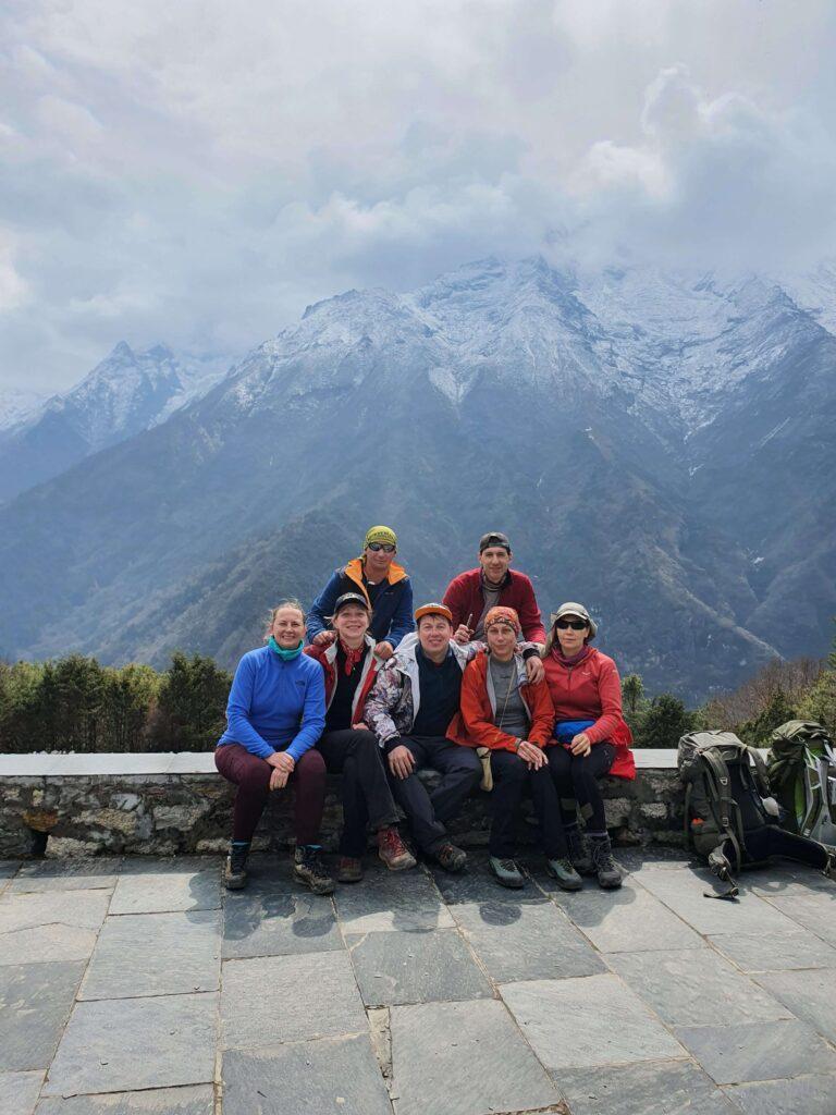 Группа на треке к Эвересту, Гималаи