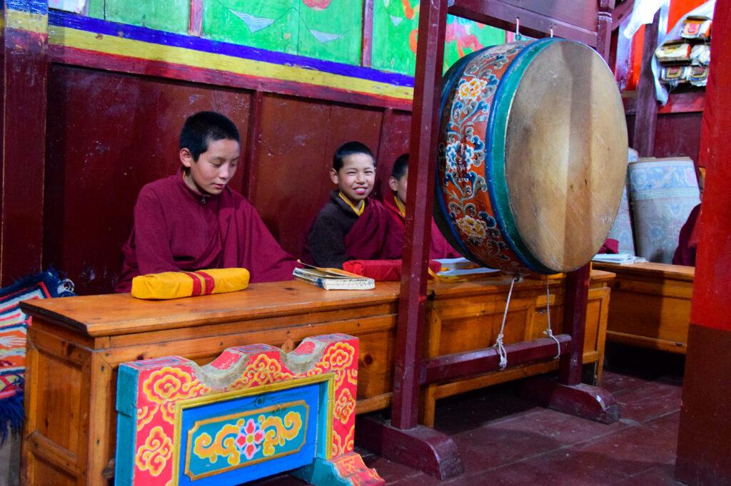 Дети монахи в буддистском монастыре