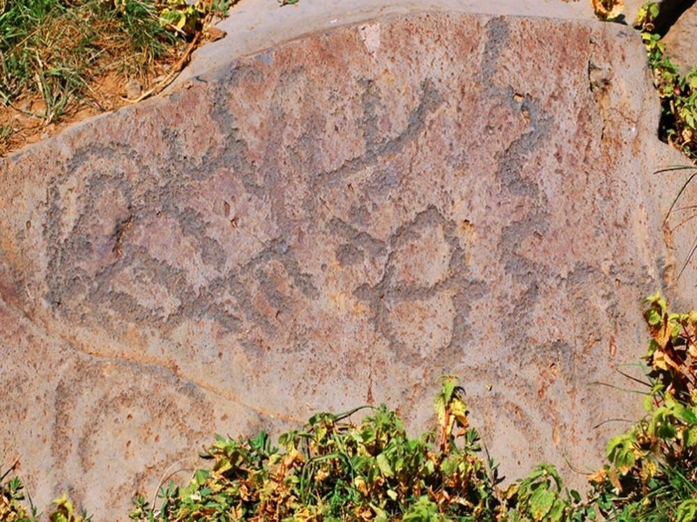 Древние петроглифы у Аждаака