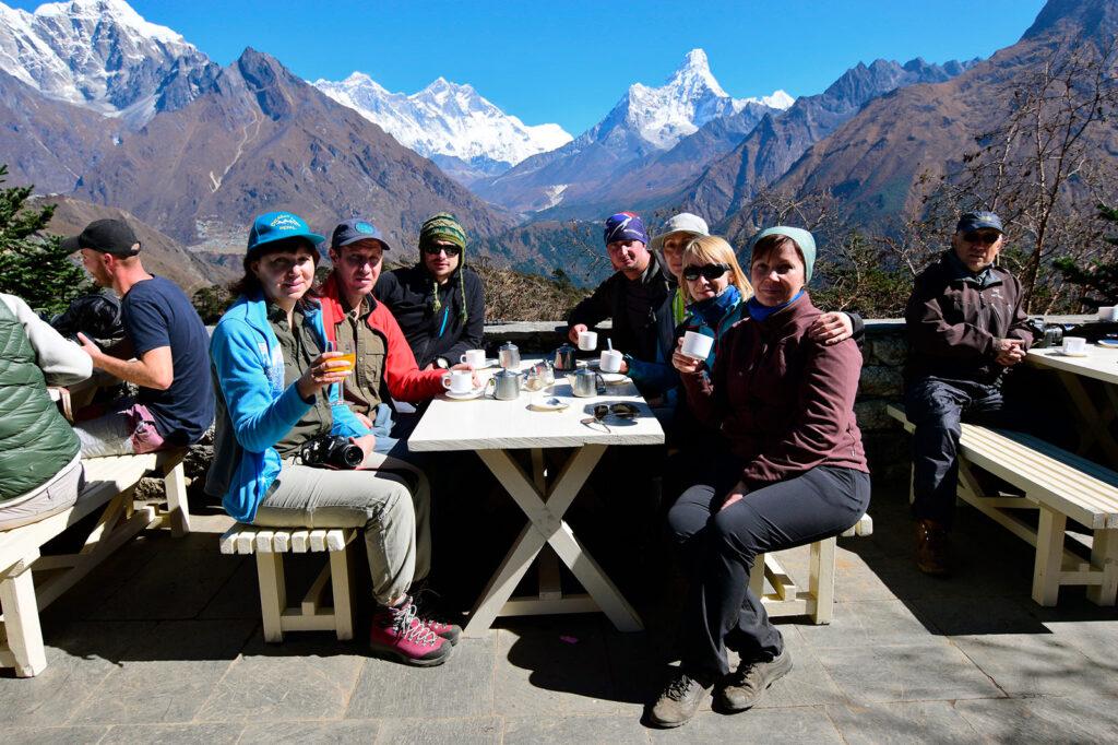 Чай в Everes view Hotel с видом на Эверест