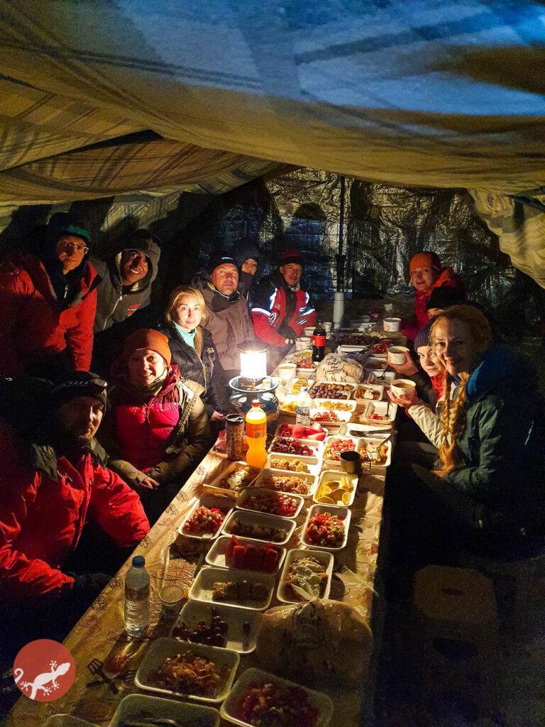 Ужин в лагере 1 - Арарат