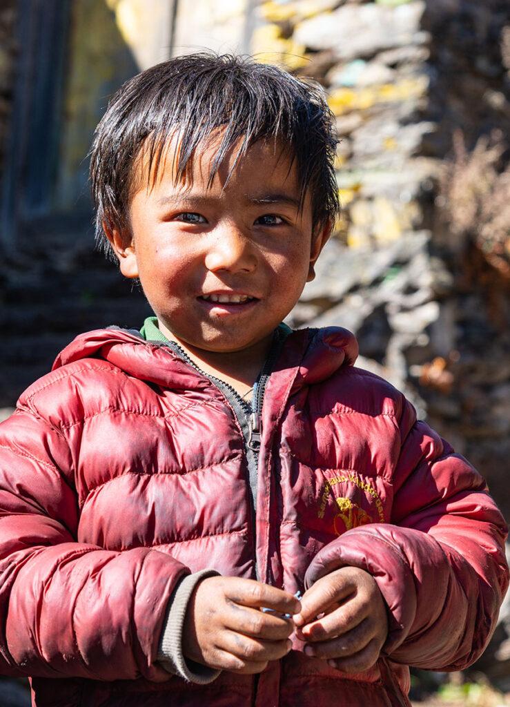 Непальские дети в районе Манаслу