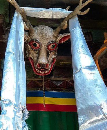 Маски в монастыре в Лупре