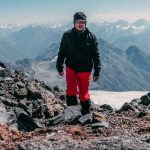 Человек на склоне Эльбруса
