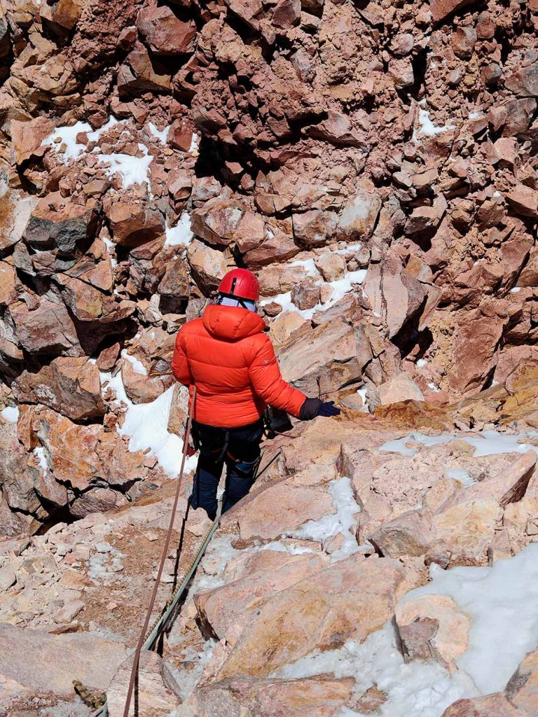штурм Охос-дель-Саладо, скалы