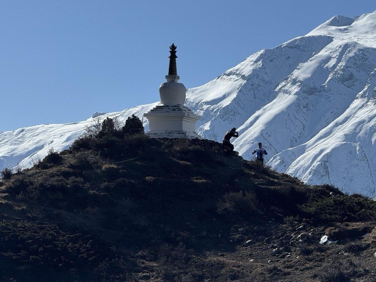 гомпа в районе Ice Lake, вокруг Аннапурны 