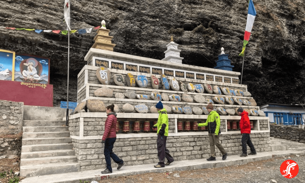 Группа на маршруте Кольцо Аннапурны: Бесисахар — Чаме — Верхний Писанг