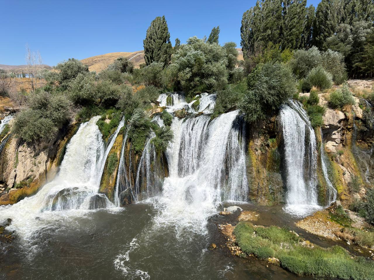 окрестности Лхасы, водопад